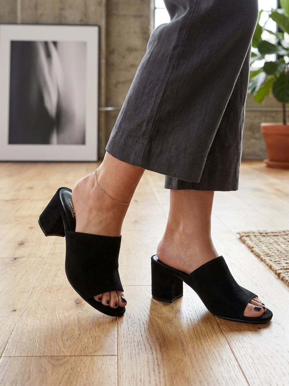 American Eagle Outfitters Black Open-Toe Block Heel Mules
